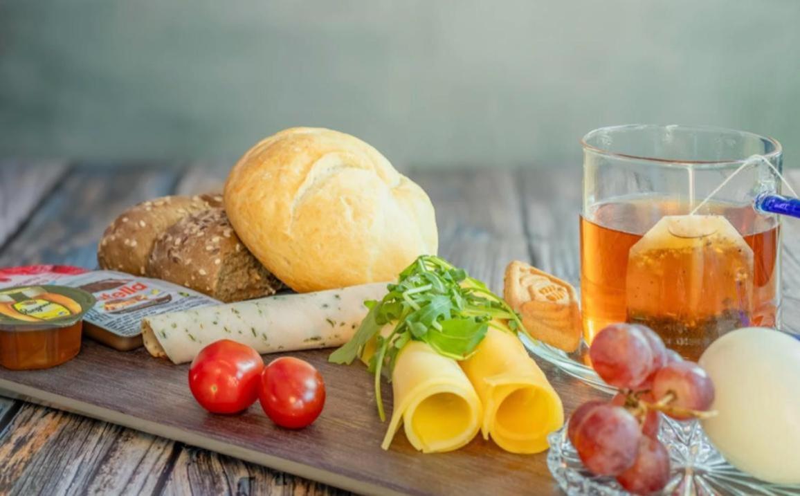 Unieke Bed En Breakfast Met Historisch Verhaal In Ferwert Ferwerd Luaran gambar
